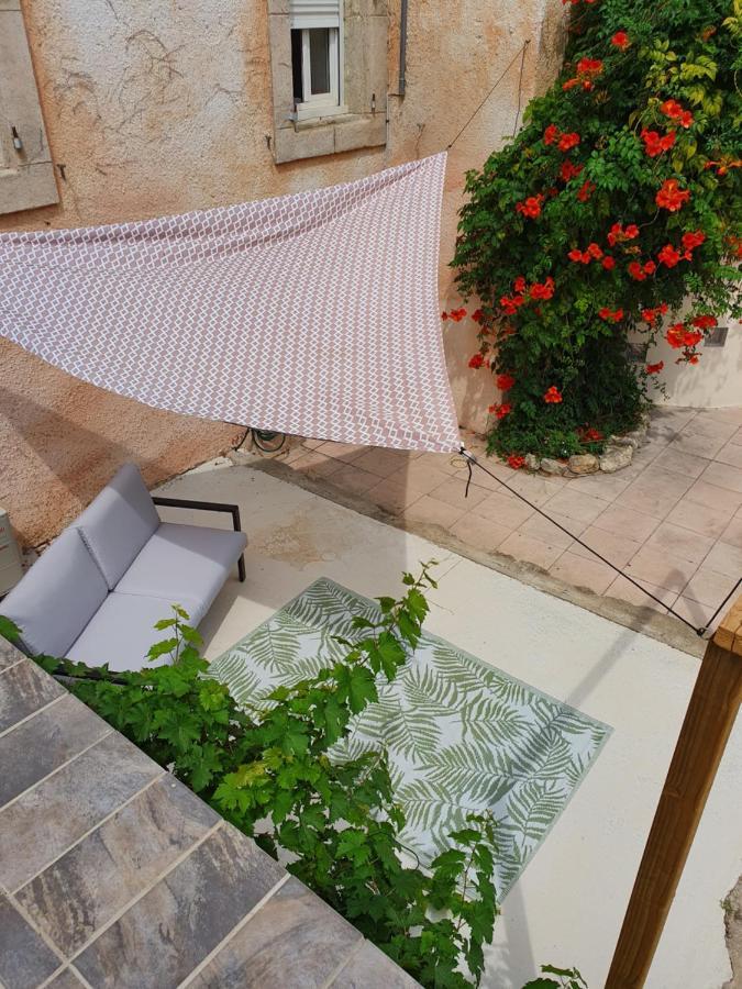 Au Secret Des Bregines Bed & Breakfast Beziers Exterior photo